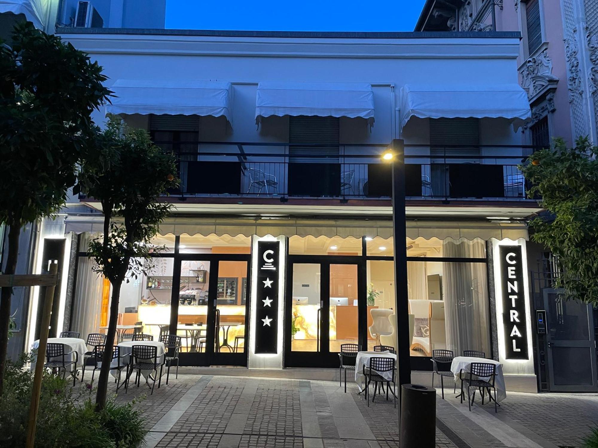 Hotel Central Giacomini 萨罗 外观 照片