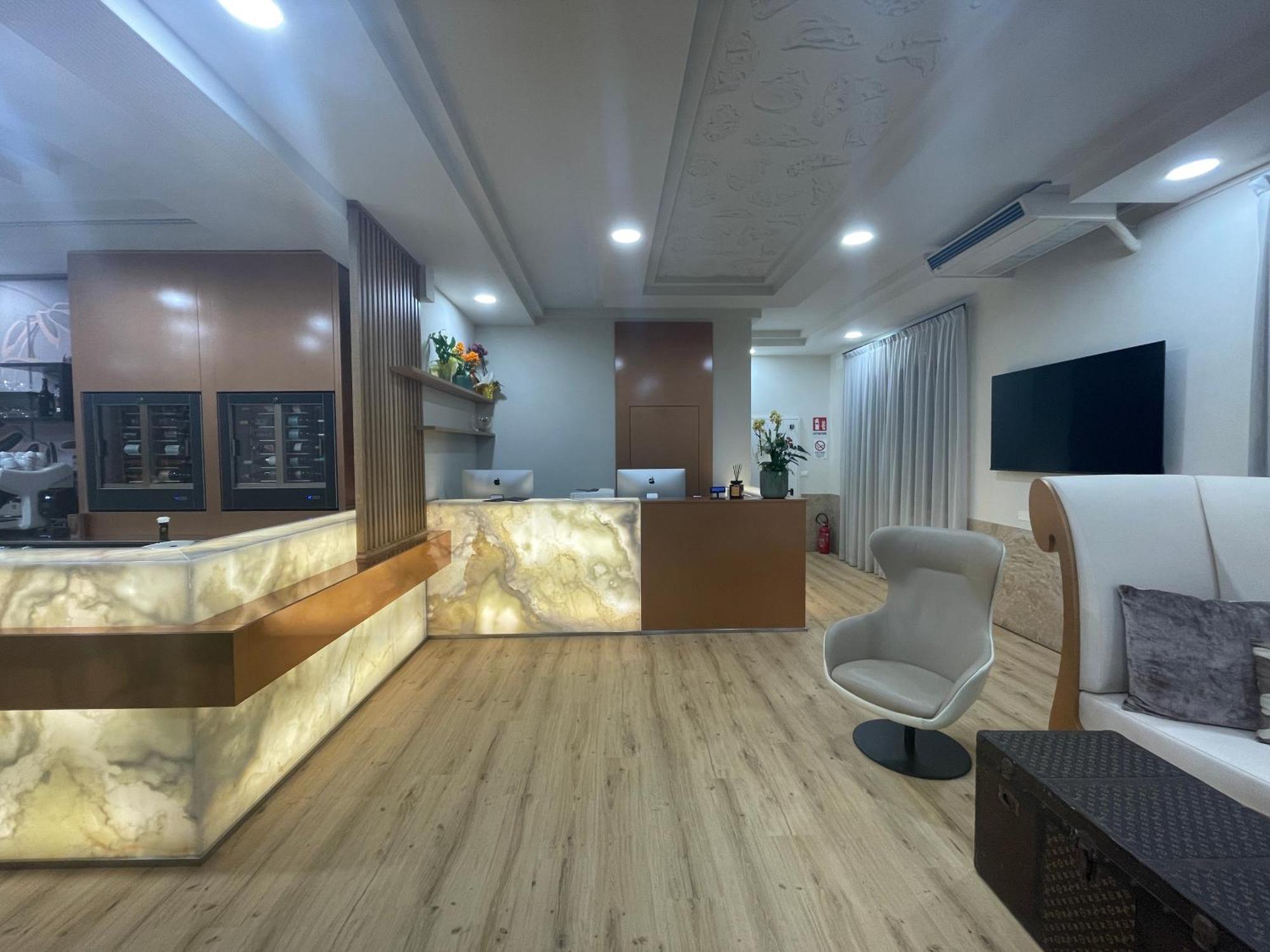 Hotel Central Giacomini 萨罗 外观 照片