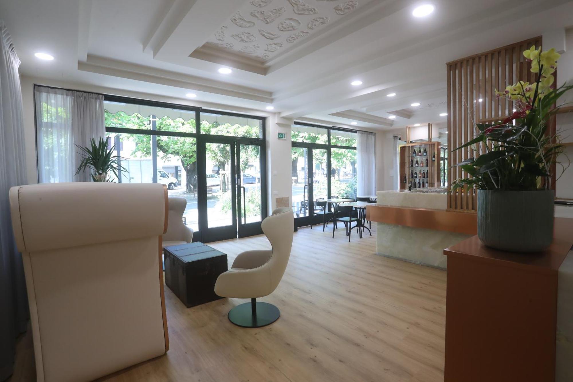 Hotel Central Giacomini 萨罗 外观 照片