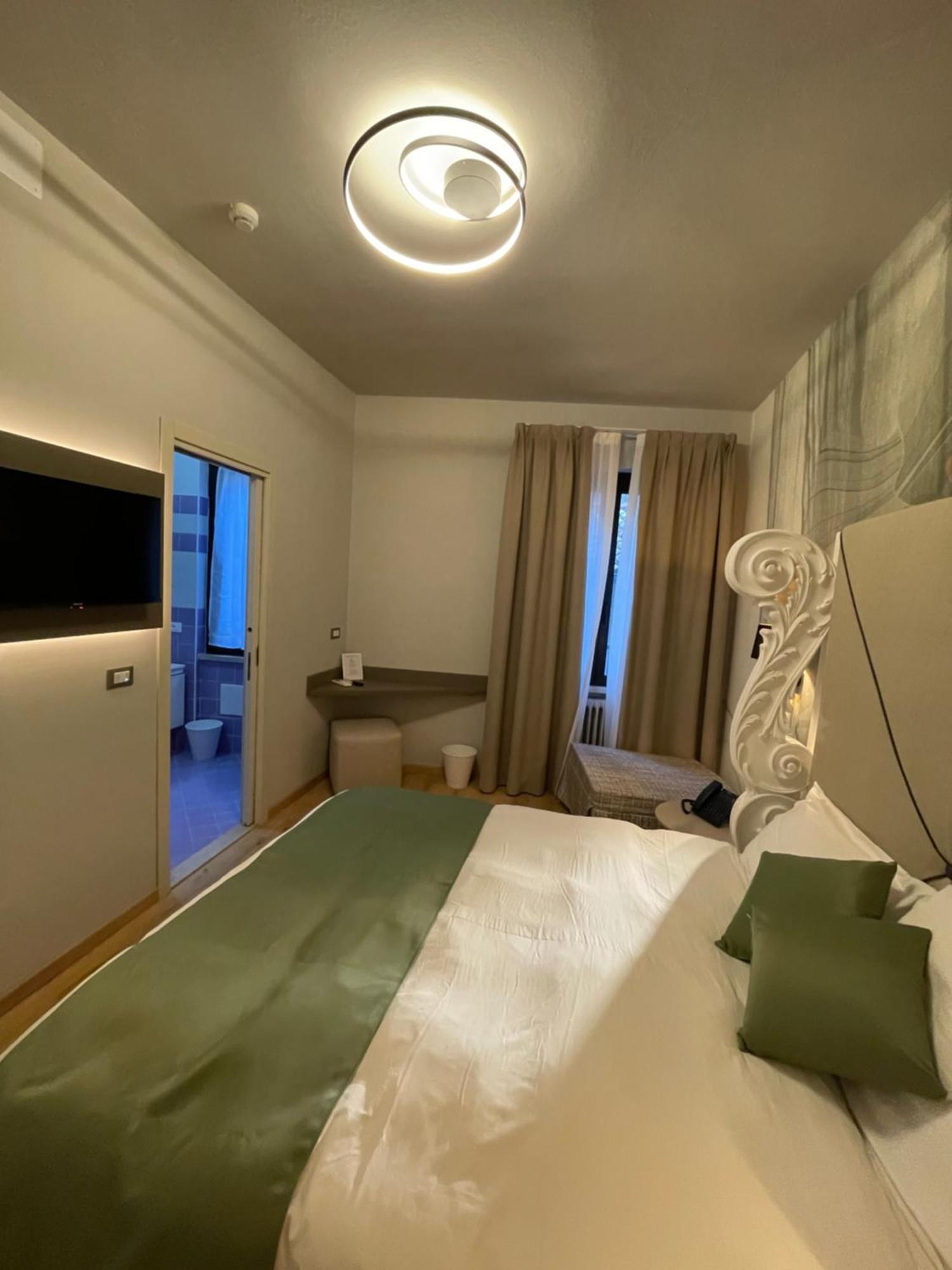 Hotel Central Giacomini 萨罗 外观 照片